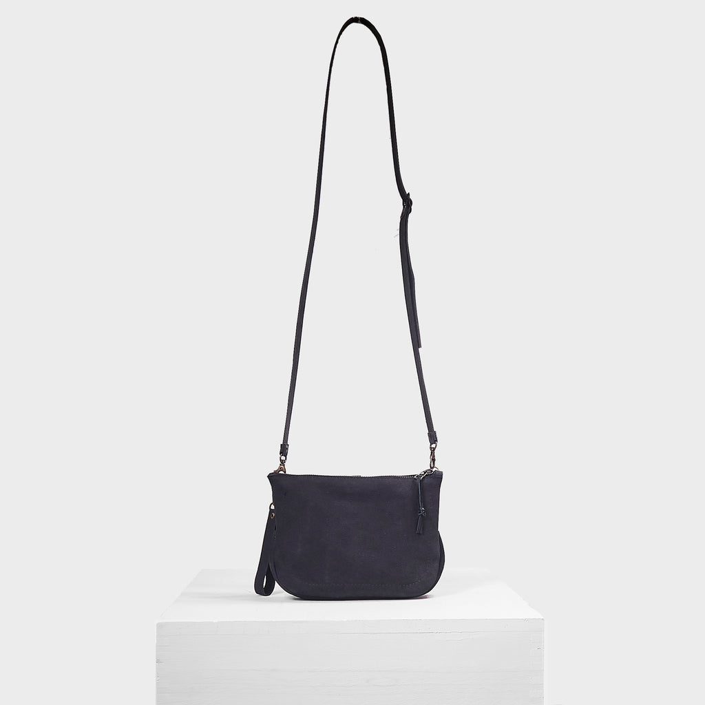 leren crossbody tasje zwart leer schoudertas festival tasje handgemaakt in Amsterdam monsak leer atelier