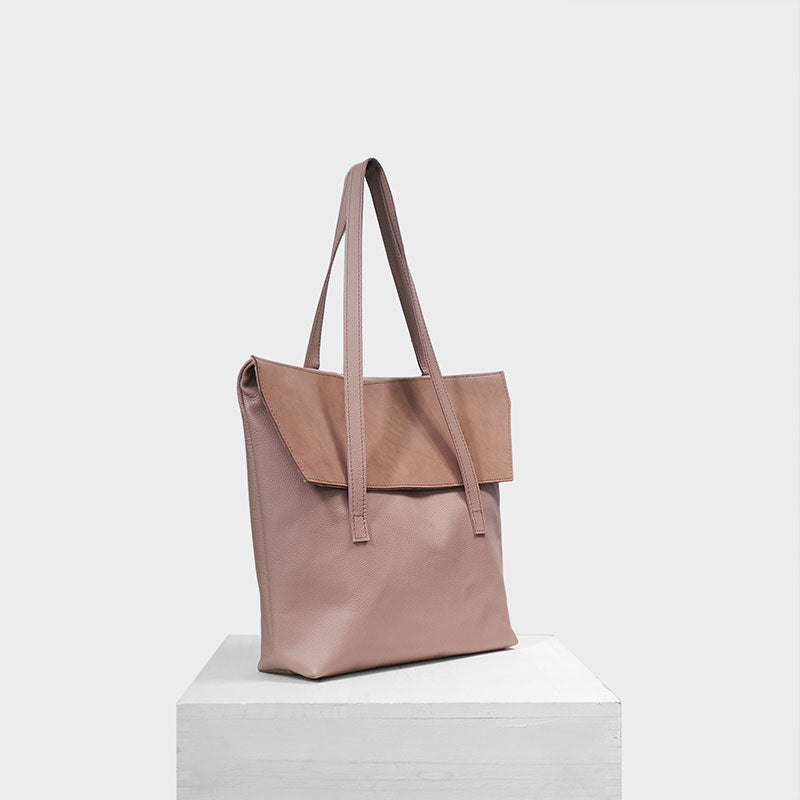 leren schoudertas beige met de hand gemaakt in Amsterdam van gerecycled leer