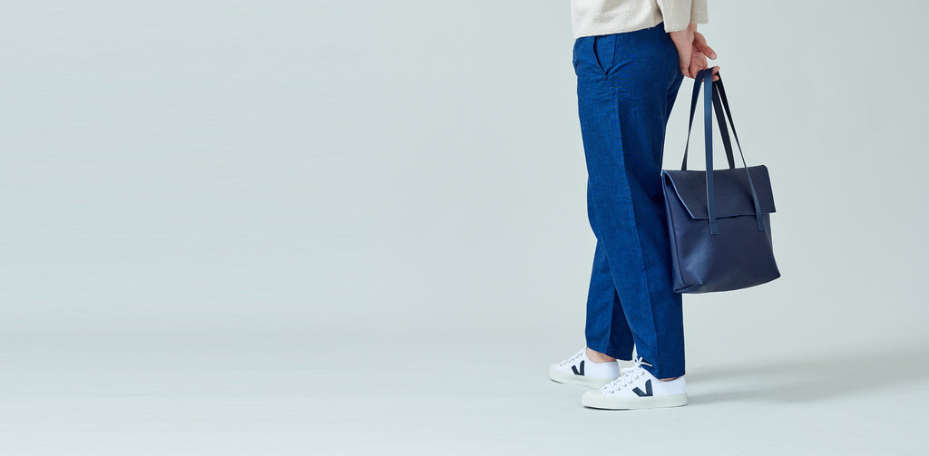 leren schoudertas blauw met de hand gemaakt in Amsterdam van gerecycled leer