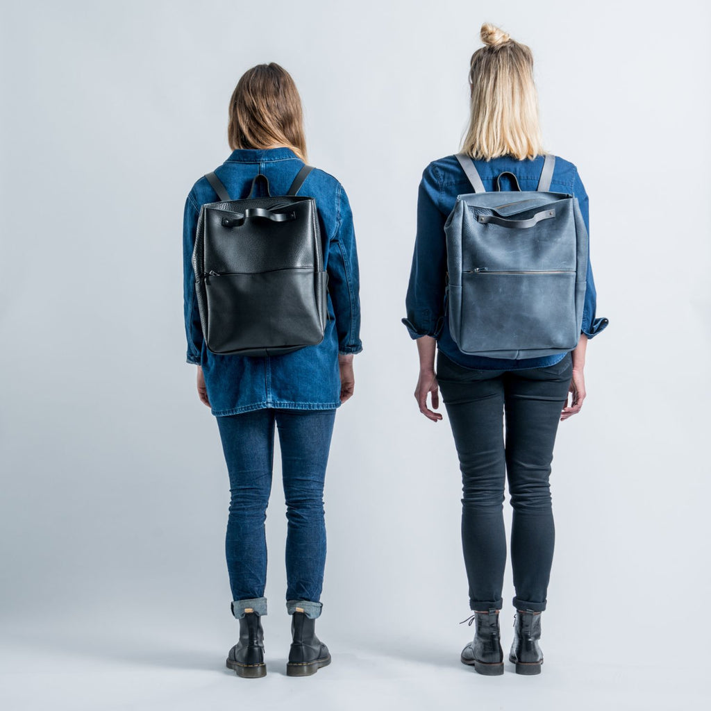 leren rugtas dames, handig voor laptop, handgemaakt in Amsterdam, op rug