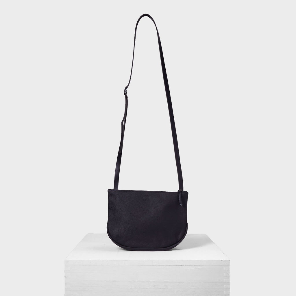leren crossbody tas zwart handgemaakt in Amsterdam van duurzaam leer