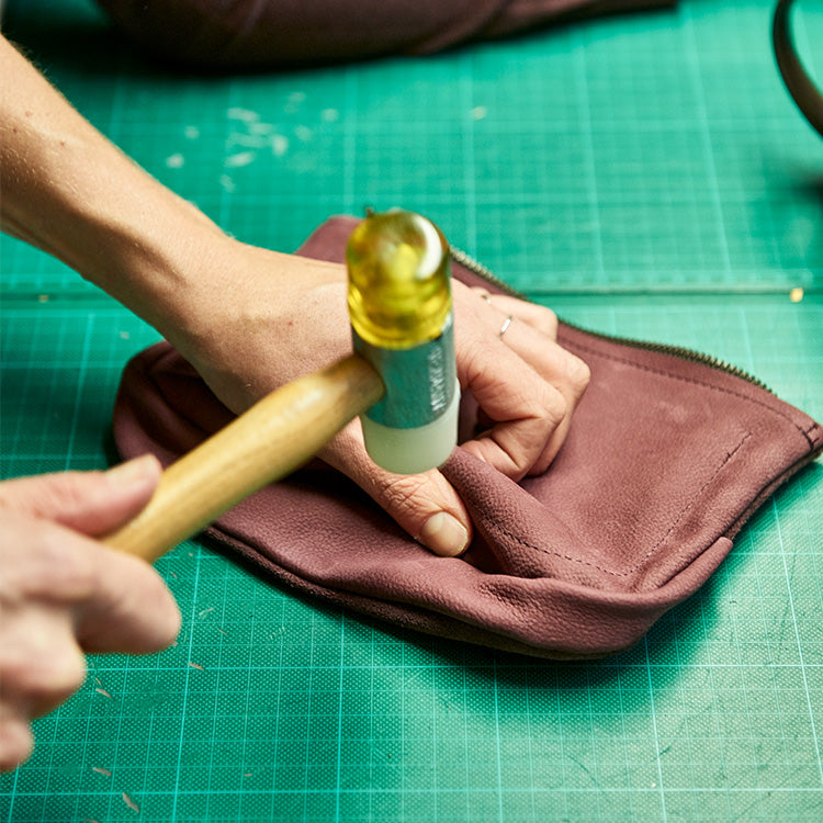 Leer atelier in Amsterdam zelf je eigen tassen maken van duurzaam leer