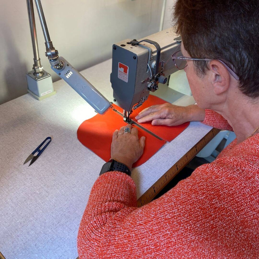 Creatieve workshops in Amsterdam - tas maken bij Monsak Atelier. Afbeelding van een mini tas.