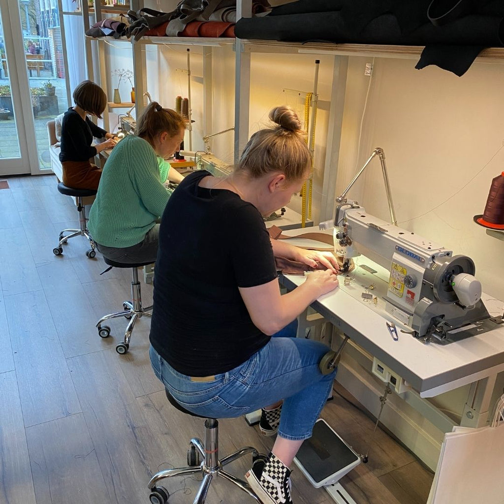Workshop duurzame tassen maken bij Monsak Atelier in Amsterdam - maak je eigen schoudertas