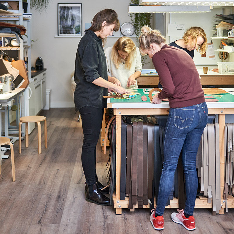 Creatieve workshops in Amsterdam - tas maken bij Monsak Atelier. Afbeelding van een mini tas.